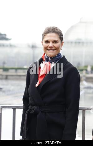 Londra, Regno Unito. 30 novembre 2023. La principessa Vittoria e il principe Daniel visitano i Kew Gardens, a Londra, Regno Unito, il 30 novembre 2023. La principessa ereditaria e il principe Daniel sono in visita ufficiale nel Regno Unito, dal 29 novembre al 1° dicembre 2023. Foto: Christine Olsson/TT code 10430 Credit: TT News Agency/Alamy Live News Foto Stock