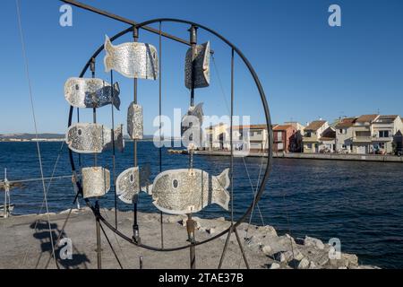 Francia, Hérault, Sete, distretto di la Plagette, Les Daurades Miroirs, scultura dell'artista Dominique Dore Foto Stock