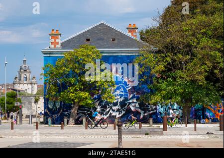 Francia, Charente-Maritime (17), la Rochelle, arti di strada nel distretto di Gabut Foto Stock
