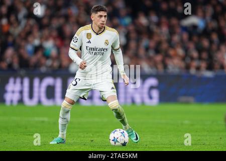 Madrid, Spagna. 29 novembre 2023. Fede Valverde del Real Madrid durante la partita di UEFA Champions League, gruppo C, tra Real Madrid e SCC Napoli ha giocato allo stadio Santiago Bernabeu il 29 novembre 2023 a Madrid, in Spagna. (Foto di Bagu Blanco/PRESSINPHOTO) crediti: PRESSINPHOTO SPORTS AGENCY/Alamy Live News Foto Stock