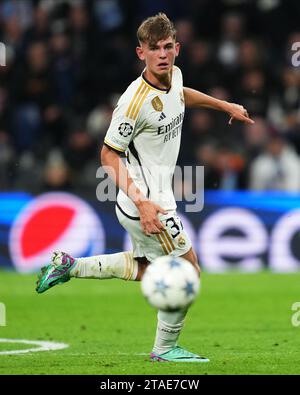 Madrid, Spagna. 29 novembre 2023. Nico Paz del Real Madrid durante la partita di UEFA Champions League, gruppo C, tra Real Madrid e SCC Napoli ha giocato allo stadio Santiago Bernabeu il 29 novembre 2023 a Madrid, in Spagna. (Foto di Bagu Blanco/PRESSINPHOTO) crediti: PRESSINPHOTO SPORTS AGENCY/Alamy Live News Foto Stock