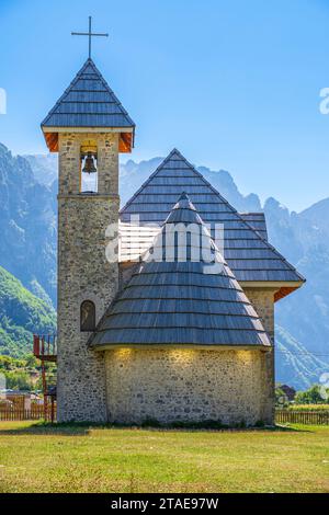 Albania, provincia di Shkoder, Parco Nazionale di Theth nel cuore delle Alpi albanesi, Theth, chiesa cattolica costruita nel 1892 e restaurata nel 2006 Foto Stock