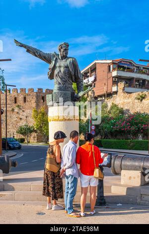 Albania, Durazzo, monumento in omaggio a Mujo Ulqinaku, eroe del popolo, uno dei primi combattenti della resistenza armata contro l’occupazione italiana nel 1939 Foto Stock