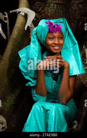 Senegal, Casamance, Cap Skirring area, ritratto di Diola con abiti tradizionali Foto Stock