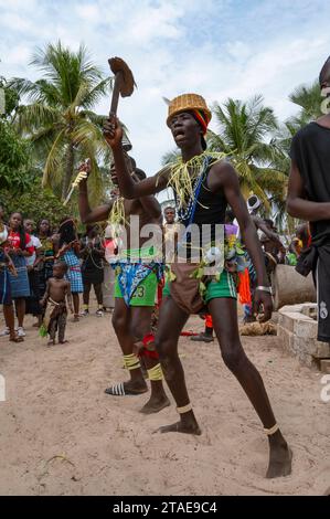 Senegal, Casamance, Cap Kirring, cerimonia che precede la lotta tradizionale tra il gruppo etnico Diola, Foto Stock