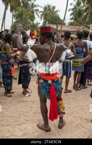 Senegal, Casamance, Cap Kirring, cerimonia che precede la lotta tradizionale tra il gruppo etnico Diola, Foto Stock