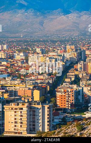 Albania, Shkoder, vista panoramica sulla città dal castello di Rozafa Foto Stock