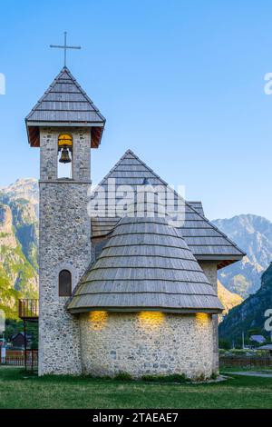 Albania, provincia di Shkoder, Parco Nazionale di Theth nel cuore delle Alpi albanesi, Theth, chiesa cattolica costruita nel 1892 e restaurata nel 2006 Foto Stock