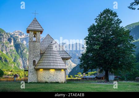 Albania, provincia di Shkoder, Parco Nazionale di Theth nel cuore delle Alpi albanesi, Theth, chiesa cattolica costruita nel 1892 e restaurata nel 2006 Foto Stock