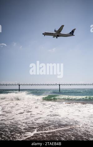 Aerei che atterrano all'aeroporto di Lanzarote, Isole Canarie, Spagna Foto Stock