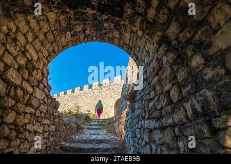 Albania, Berat, centro storico dichiarato Patrimonio dell'Umanità dall'UNESCO, la cittadella in parte costruita nel XIII secolo Foto Stock