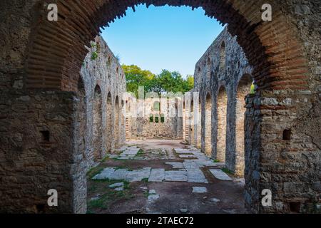 Albania, provincia di Valona, sito archeologico di Butrinto, sito patrimonio dell'umanità dell'UNESCO, la grande Basilica costruita nel vi secolo Foto Stock