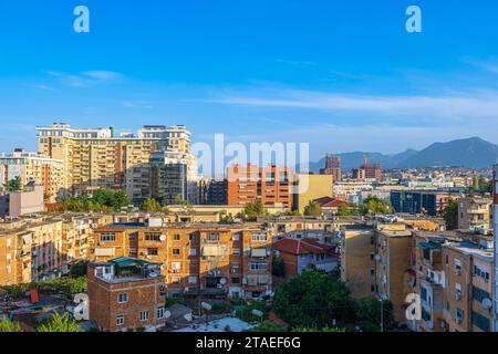 Albania, Tirana, panorama sugli edifici della città Foto Stock