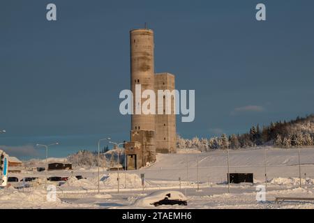 KIRUNA, SVEZIA - 13 NOVEMBRE 2023: Kiruna, città mineraria svedese nella Scandinavia settentrionale all'interno del circolo polare artico. Fotografato nel nuovo centro della città. Foto Stock