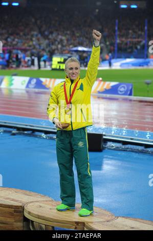 Cerimonia della medaglia d'oro di Sally Pearson ai 100 m ostacoli femminili ai Giochi del Commonwealth, Glasgow, Scozia Regno Unito, il 27 luglio-2 agosto 2014. Foto di G Foto Stock