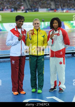 Tiffany Porter, Sally Pearson e Angela Whyte premiano la medaglia ai 100 m ostacoli femminili ai Giochi del Commonwealth, Glasgow, Scozia, Regno Unito il 27 Foto Stock