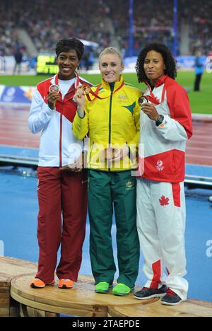 Tiffany Porter, Sally Pearson e Angela Whyte premiano la medaglia ai 100 m ostacoli femminili ai Giochi del Commonwealth, Glasgow, Scozia, Regno Unito il 27 Foto Stock