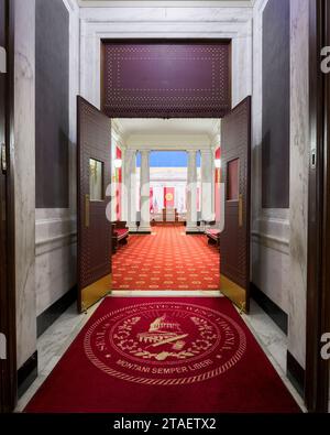 Ingresso alla camera del Senato dell'edificio del Campidoglio della Virginia Occidentale al 1900 di Kanawha Blvd e a Charleston, West Virginia Foto Stock