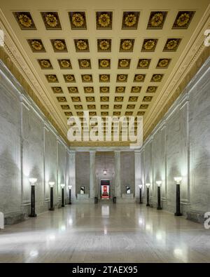 Corridoio alla camera del Senato dell'edificio del Campidoglio della Virginia Occidentale al 1900 di Kanawha Blvd e a Charleston, Virginia Occidentale Foto Stock