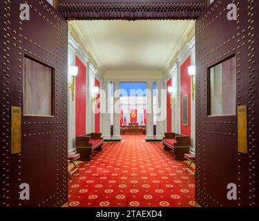 Ingresso alla camera del Senato dell'edificio del Campidoglio della Virginia Occidentale al 1900 di Kanawha Blvd e a Charleston, West Virginia Foto Stock