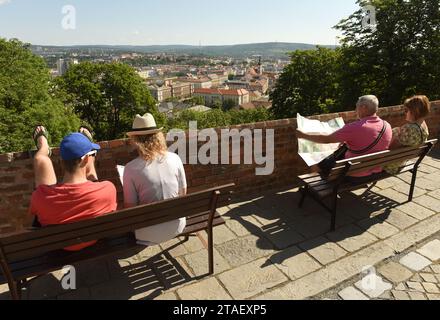 Brno, Repubblica Ceca - 1 giugno 2017: Turisti nel castello di Spilberk a Brno, Repubblica Ceca Foto Stock