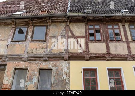 Dettaglio di vecchie case in legno a Egeln, Sassonia-Anhalt, Germania Foto Stock