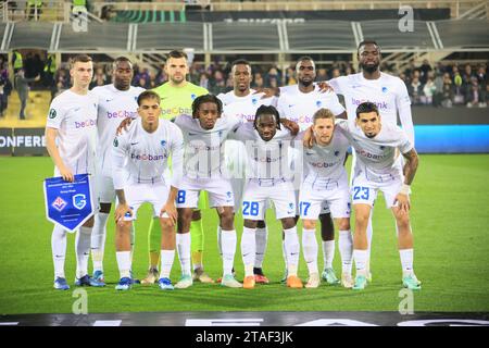 Bryan Heynen di Genk, Mujaid Sadick Aliu di Genk, portiere di Genk Hendrik Van Crombrugge, Carlos Cuesta di Genk, Alieu Fadera di Genk, Tolu Toluwalase Arokodare di Genk, Matias Galarza di Genk, Joris Kayembe di Genk, Joseph Paintsil di Genk, Patrik Hrosovsky di Genk e Daniel Munoz Mejia di Genk posano per il fotografo prima di una partita di calcio tra l'italiano ACF Fiorentina e il belga KRC Genk, il giorno 5 della fase a gironi della UEFA Conference League, nel gruppo F, giovedì 30 novembre 2023 a Firenze. BELGA FOTO MARCO BUCCO Foto Stock