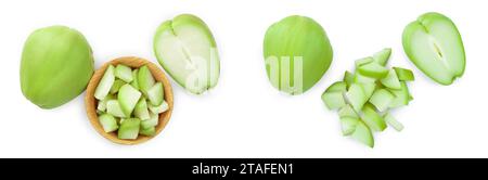 Fresca verdura Chayote isolati su sfondo bianco. Vista dall'alto. Lay piatto Foto Stock