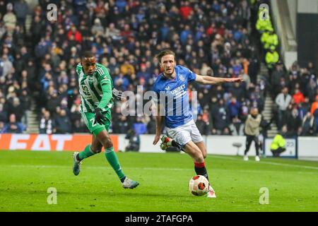 23 novembre 30. Glasgow, Regno Unito. I Rangers giocano l'Aris Limassol da Cipro nel gruppo C della UEFA Europa League, all'Ibrox Stadium, Glasgow, Scozia, Regno Unito. Una vittoria per i Rangers li avrebbe portati fino alle fasi a eliminazione diretta della League. All'inizio del 23 ottobre, Aris Limassol giocò contro i Rangers a Cipro quando il Limassol vinse per 2-1. Questo gioco è importante per entrambe le squadre. Crediti: Findlay/Alamy Live News Foto Stock