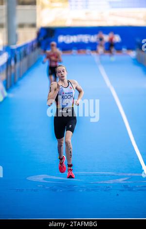 Annika Koch partecipa a Pontevedra nel World Triathlon Championship Series 2023. Foto Stock