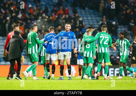 23 novembre 30. Glasgow, Regno Unito. I Rangers giocano l'Aris Limassol da Cipro nel gruppo C della UEFA Europa League, all'Ibrox Stadium, Glasgow, Scozia, Regno Unito. Una vittoria per i Rangers li avrebbe portati fino alle fasi a eliminazione diretta della League. All'inizio del 23 ottobre, Aris Limassol giocò contro i Rangers a Cipro quando il Limassol vinse per 2-1. Questo gioco è importante per entrambe le squadre. Crediti: Findlay/Alamy Live News Foto Stock