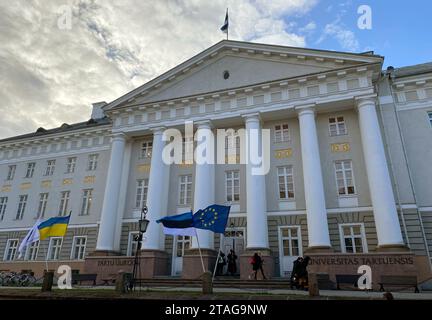 Tartu, Estonia. 20 ottobre 2023. L'edificio principale dell'Università di Tartu, la seconda città più grande dell'Estonia, Tartu, sarà capitale europea della cultura nel 2024. Credito: Alexander Welscher/dpa/Alamy Live News Foto Stock