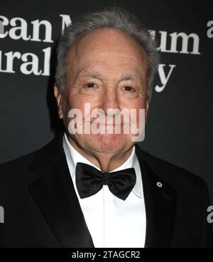30 novembre 2023, New York, New York, USA: LORNE MICHAELS è stato visto agli arrivi del Red carpet per l'evento annuale â 2023 dell'American Museum of Natural˜€ Galaâ The Museum historyÂ€™. (Immagine di credito: © Nancy Kaszerman/ZUMA Press Wire) SOLO USO EDITORIALE! Non per USO commerciale! Foto Stock