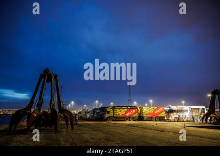 Barcellona, Espagne. 30 novembre 2023. Scrutineering & Vehicules imbarco per la Dakar 2024 il 30 novembre nel porto di Barcellona, Spagna - foto Frédéric le Floc'h/DPPI Credit: DPPI Media/Alamy Live News Foto Stock