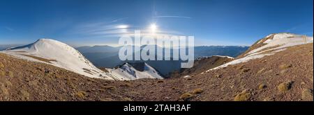 Panoramica dalla cima della Tosa d'Alp in un pomeriggio d'inverno (Cerdanya, Catalogna, Spagna, Pirenei), spagnolo: Panorámica desde la cumbre de la Tosa d'Alp Foto Stock