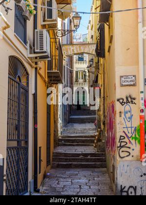 Stradina nel centro storico di Palermo - Sicilia, Italia Foto Stock