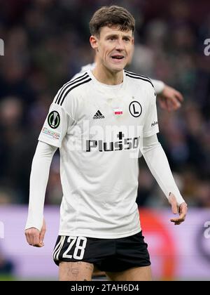 Birmingham, Regno Unito. 30 novembre 2023. Marc Gual di Legia Varsavia durante la partita della UEFA Europa Conference League a Villa Park, Birmingham. Il credito fotografico dovrebbe leggere: Andrew Yates/Sportimage Credit: Sportimage Ltd/Alamy Live News Foto Stock