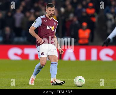 Birmingham, Regno Unito. 30 novembre 2023. Clement Lenglet dell'Aston Villa durante la partita di UEFA Europa Conference League a Villa Park, Birmingham. Il credito fotografico dovrebbe leggere: Andrew Yates/Sportimage Credit: Sportimage Ltd/Alamy Live News Foto Stock