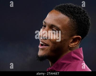 Birmingham, Regno Unito. 30 novembre 2023. Ezri Konsa dell'Aston Villa durante la partita di UEFA Europa Conference League a Villa Park, Birmingham. Il credito fotografico dovrebbe leggere: Andrew Yates/Sportimage Credit: Sportimage Ltd/Alamy Live News Foto Stock