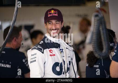 Abu Dhabi, Emirati Arabi Uniti. 1 dicembre 2023. DANIEL RICCIARDO (AUS) degli AlphaTauri Racing Bulls #3 durante la sessione di test post-stagione dopo il Gran Premio di Formula 1 di Abu Dhabi al circuito di Yas Marina Bay nell'ultima gara della stagione di Formula 1 2023. (Immagine di credito: © Taidgh Barron/ZUMA Press Wire/Alamy Live News) SOLO USO EDITORIALE! Non per USO commerciale! Foto Stock