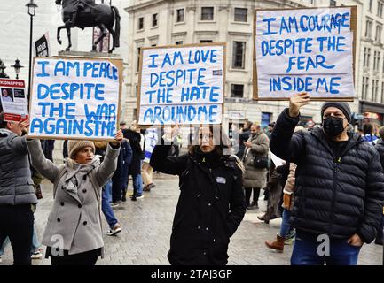 Inghilterra, Londra, Whitehall, raduno antisemitista, sostenitori pro-Israele riempiono le strade intorno a Whitehall, 26 novembre 2023. Foto Stock