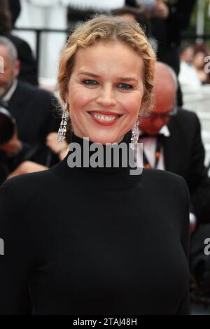 CANNES, FRANCIA - 22 MAGGIO: Eva Herzigova partecipa alla proiezione di "Forever Young (Les Amandiers)" durante il 75° festival annuale del cinema di Cannes al Palais Foto Stock