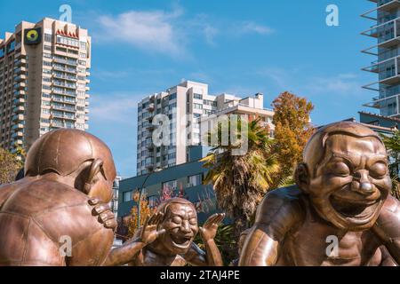 Vancouver, British Columbia, Canada-1 ottobre 2023: A-Mazing-Laughter è un gruppo di sculture in bronzo dell'artista Yue Minjun situato nel Morton Park a English Bay in Foto Stock