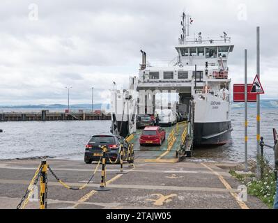 Traghetto per auto a Largs, imbarco auto Scotlad Foto Stock