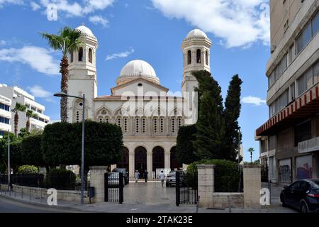 Lemesos, Cipro - 28 settembre 2023: Cattedrale di Agia Napa costruita in una struttura architettonica unica con elementi di architettura bizantina. Foto Stock