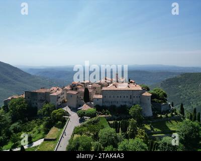 Gourdon Hilltop Village France drone, aereo Foto Stock