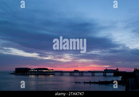 Cromer Pier at Dawn in Summer a Norfolk, Inghilterra Foto Stock