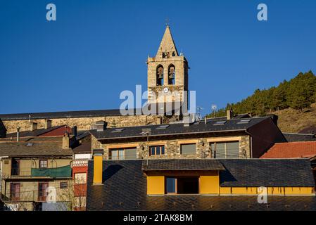 Campanile della chiesa di Mare de Déu dels Àngels, a Llívia (Cerdanya, Catalogna, Spagna, Pirenei) ESP: Campanario de la iglesia de Llívia Cataluña Foto Stock