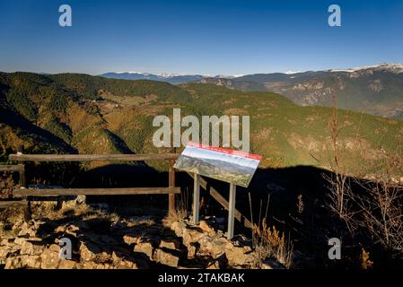 Vista delle montagne di Alt Urgell dal punto di vista nord-est di Pla de l'Àliga (Alt Urgell, Catalogna, Spagna, Pirenei) Foto Stock