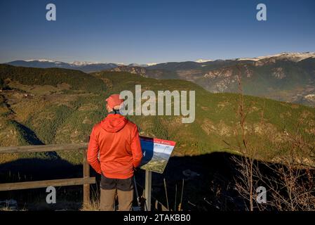 Vista delle montagne di Alt Urgell dal punto di vista nord-est di Pla de l'Àliga (Alt Urgell, Catalogna, Spagna, Pirenei) Foto Stock